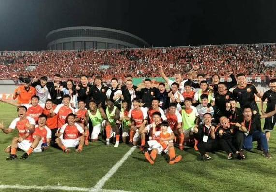 不计前嫌!武汉卓尔成功冲超,恒大官方送上祝福