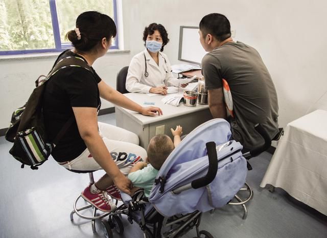 儿子3岁还不会说话,查明原因,母亲嚎啕大哭悔