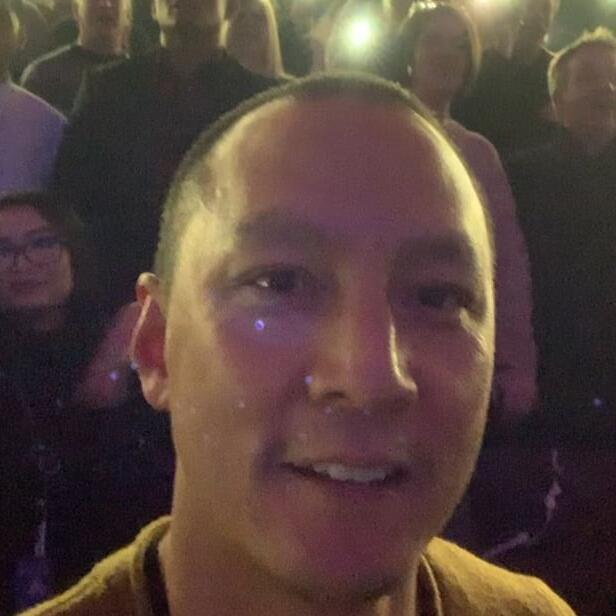 吴彦祖晒近照圆寸发际线抢眼 网友操心建议其