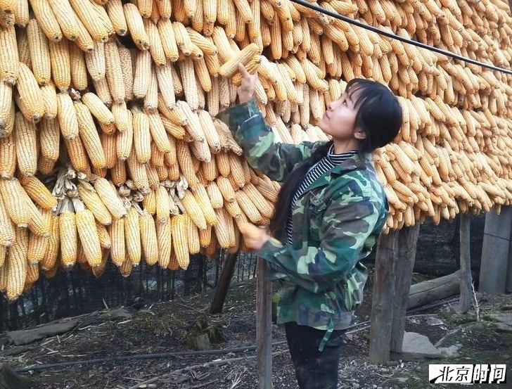 面对这些困境，解古阿星却从来没有放弃过，最终选择了和母亲一起坚强面对。