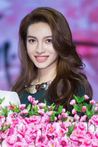 顾璇出席《三生三世》首映 与刘亦菲上演巅峰战