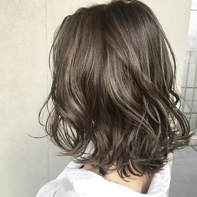 锁骨发怎么烫好看?2018年流行的线条烫锁骨发