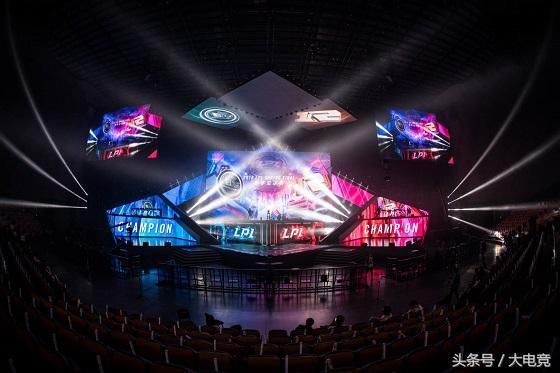 LOL-外国解说评价RNG首局输给EDG:换掉莫甘