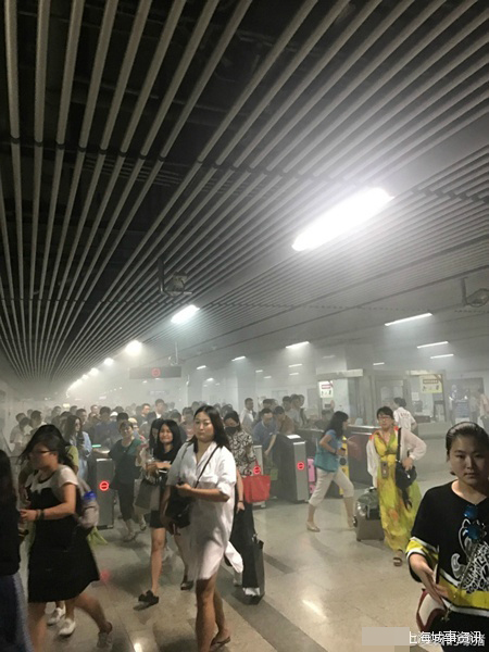 上海地铁10号线突冒浓烟未产生明火 上海地铁10号线突冒浓烟未产生明火