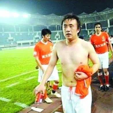 国足身材遭调侃,被指像白斩鸡国足该如何重拾