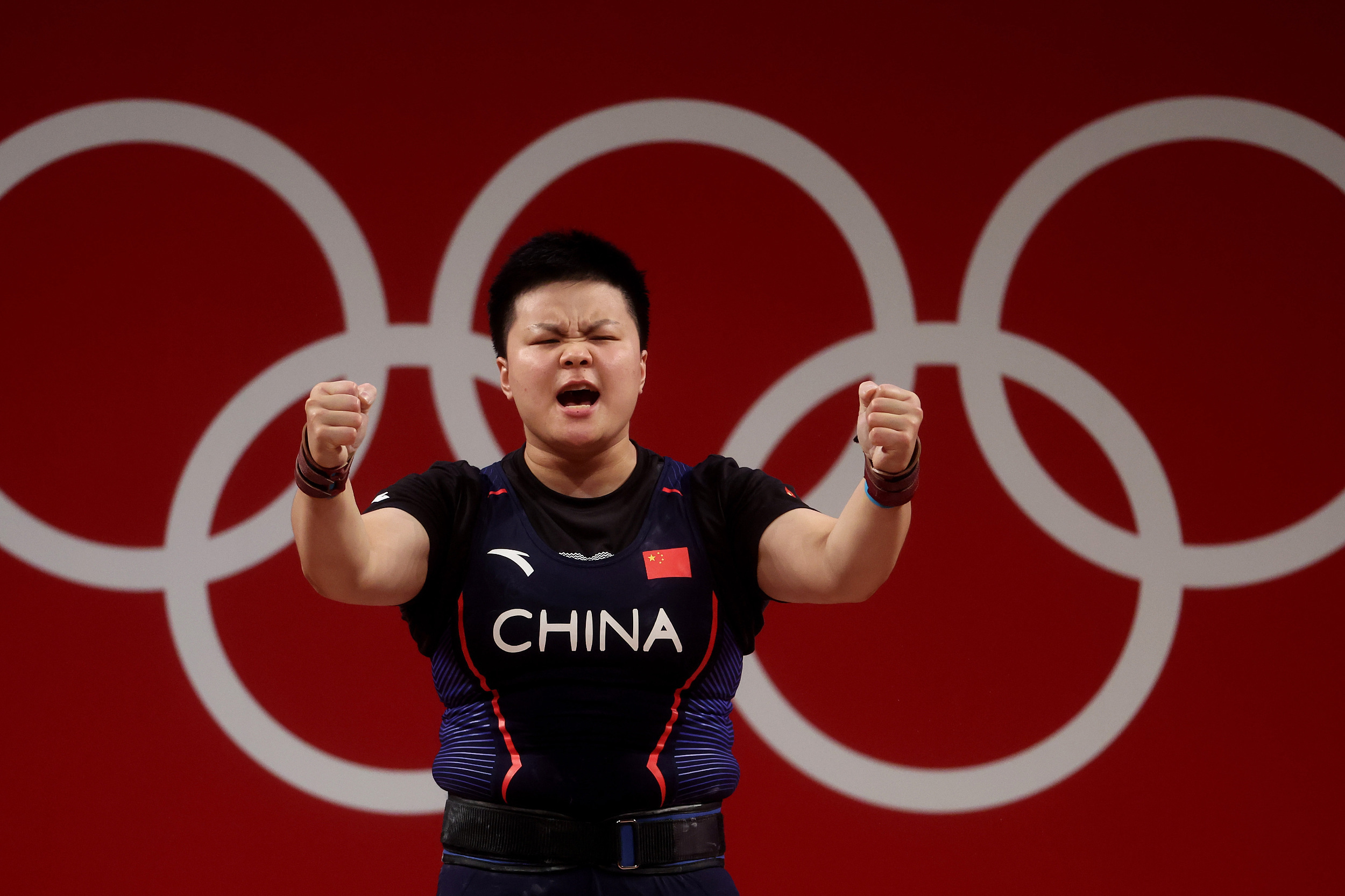 中国选手汪周雨获得东京奥运会女子举重87公斤级冠军_北京时间