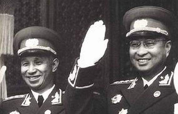 不拘小节的陈赓将军也有怕的人,最怕这三人,周