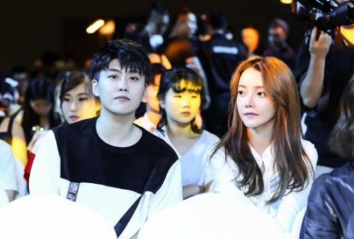 图左 韩安旭 图右 崔阿扎