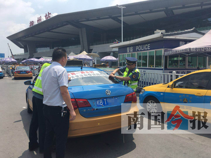 池州也有出租车张贴类似标语,望相关部门清理整顿