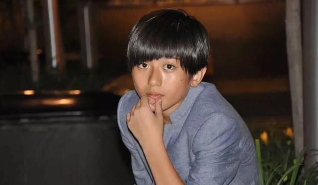 蔡徐坤童年时期照片曝光 脸蛋肥嘟嘟的小吃货