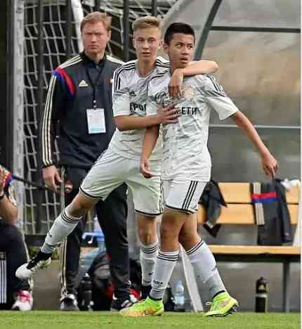 成功试训AC米兰,中国足球小将惊艳世界,拒绝俄