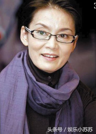 她离婚后至今未嫁,后悔没有为前夫生孩子,如今