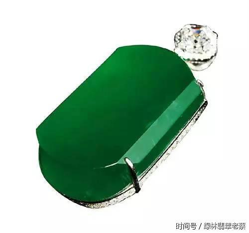 本届缅甸翡翠公盘首位网红原石200g底价720万