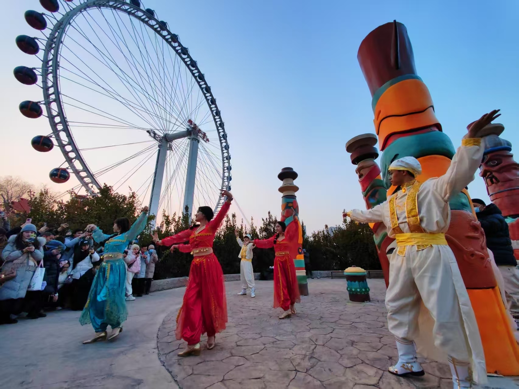 新春佳节来石景山游乐园庙会，邂逅灯火游园会