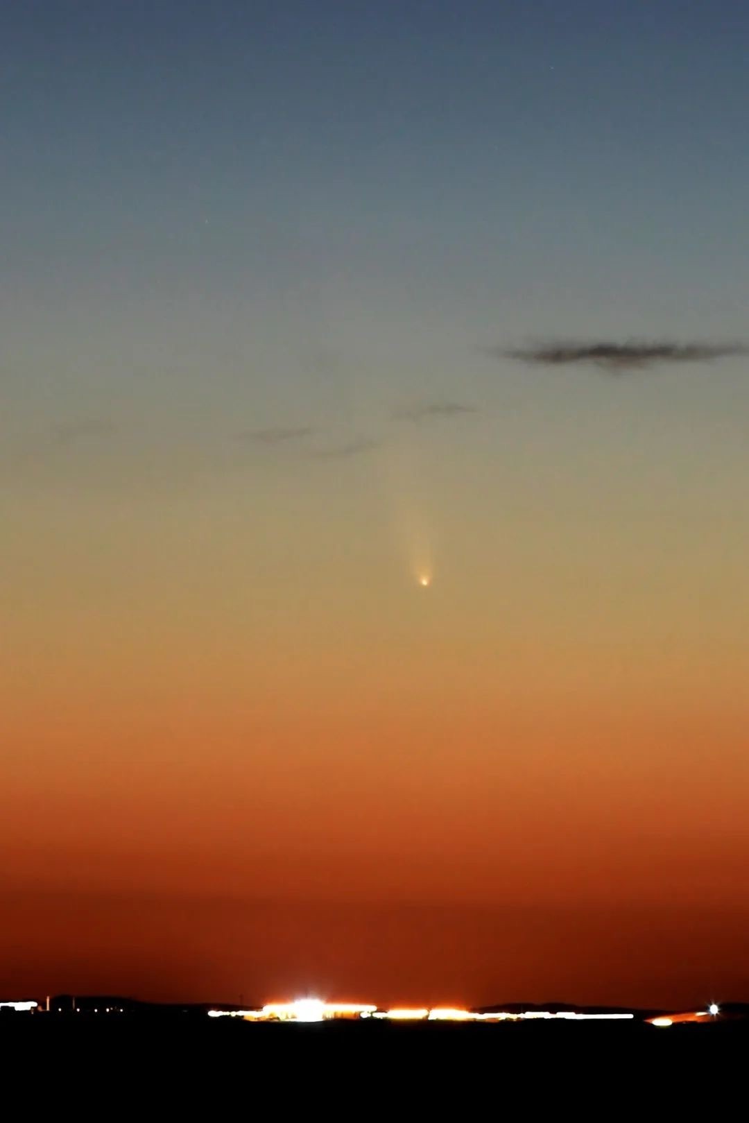 日落后初露真容——北京天文馆成功捕获紫金山-阿特拉斯彗星 日落后初露真容——北京天文馆成功捕获紫金山-阿特拉斯彗星