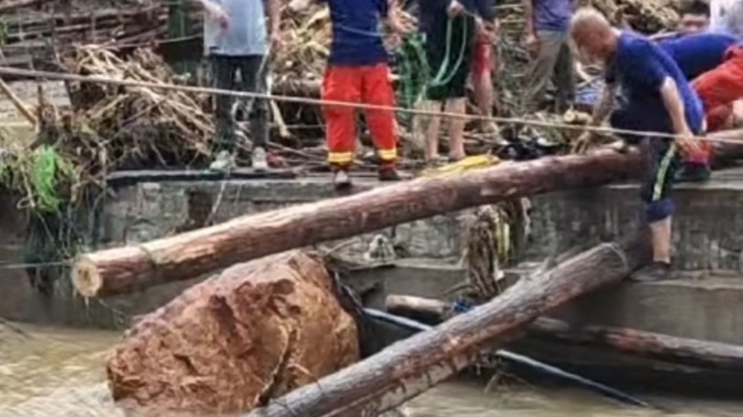 琉璃庙镇碾子湾村已转运130余人 搜寻工作持续进行中 琉璃庙镇碾子湾村已转运130余人 搜寻工作持续进行中