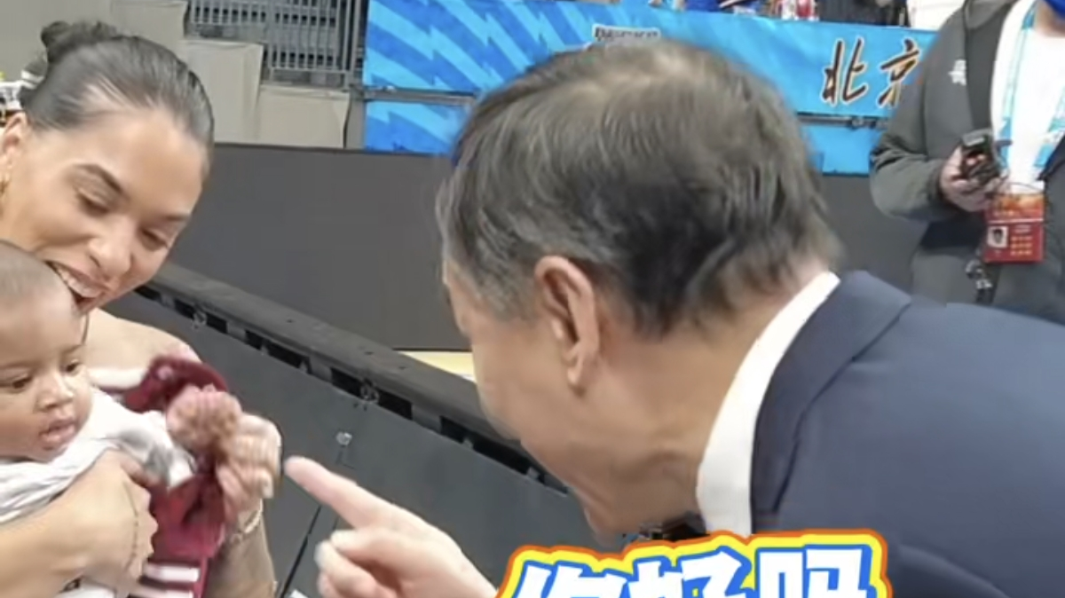 许指导心情不错 逗起了杰曼的小宝宝 许指导心情不错 逗起了杰曼的小宝宝