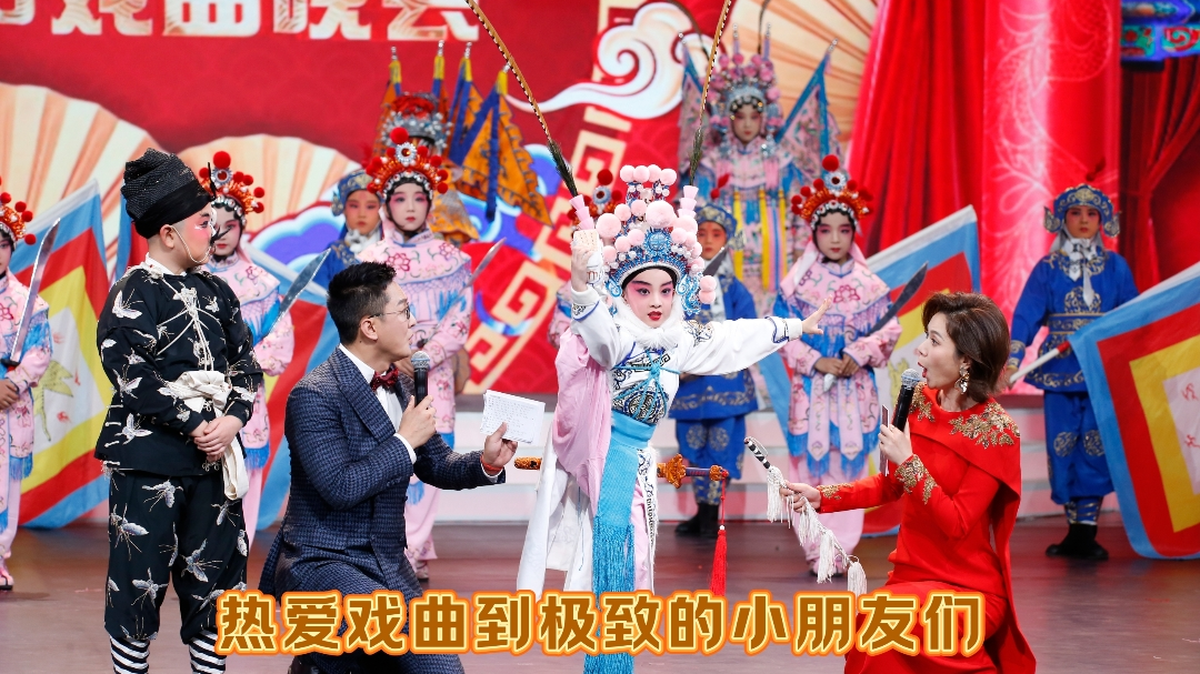 只因热爱！9岁京剧女孩练踢枪4年满腿淤青