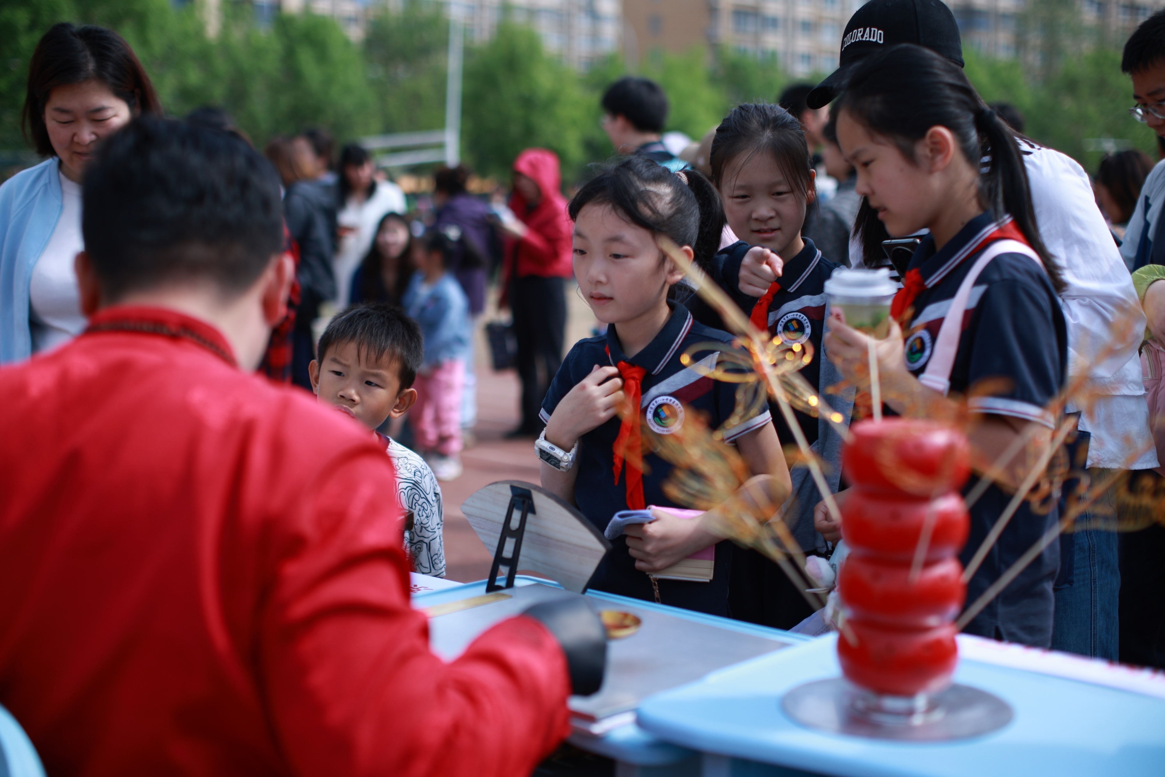 春日游园绽风采,家校社联动育新人 春日游园绽风采,家校社联动育新人