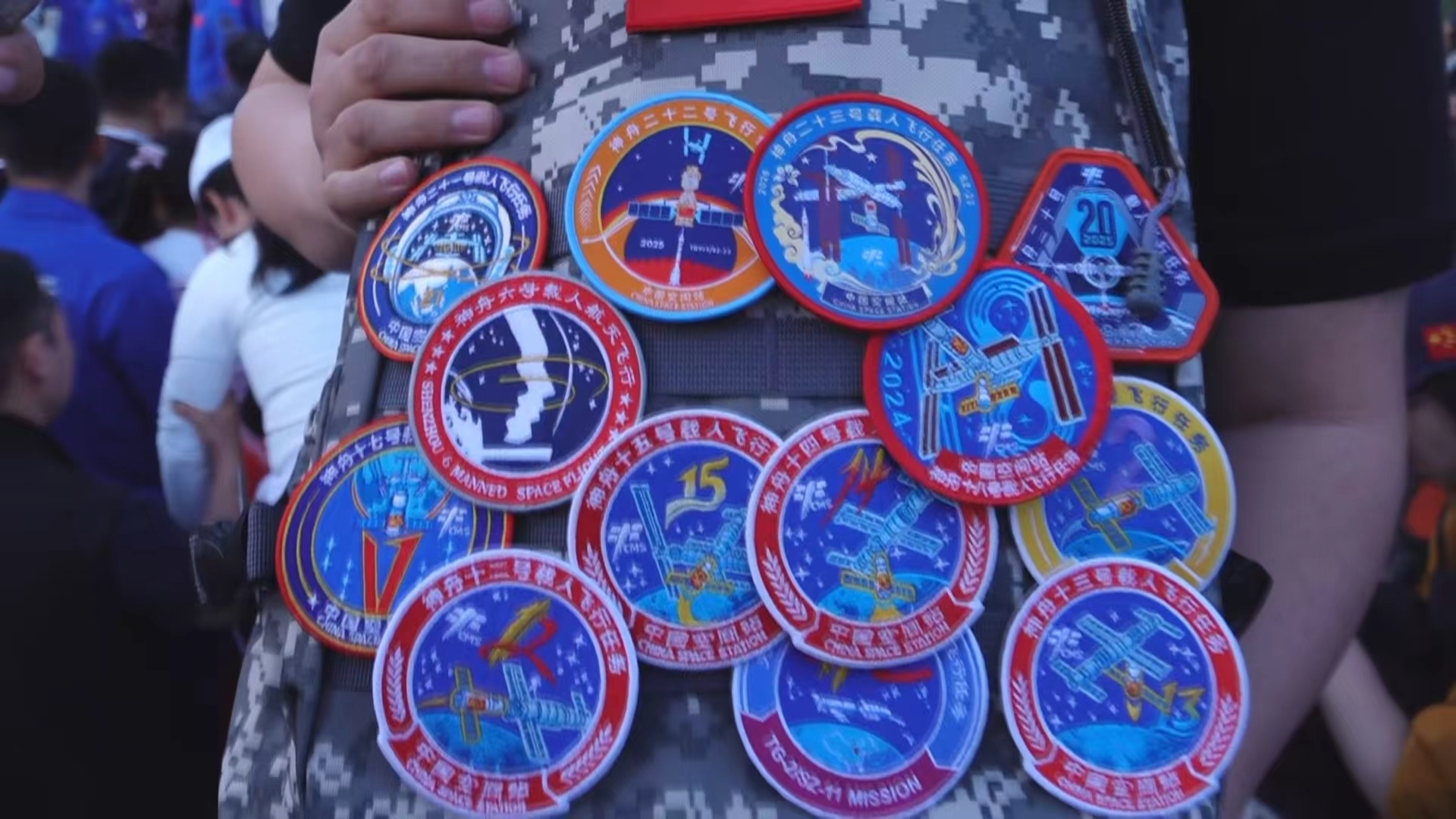 别人集盲盒,他集发射徽章!每一枚都是亲眼见证 别人集盲盒,他集发射徽章!每一枚都是亲眼见证