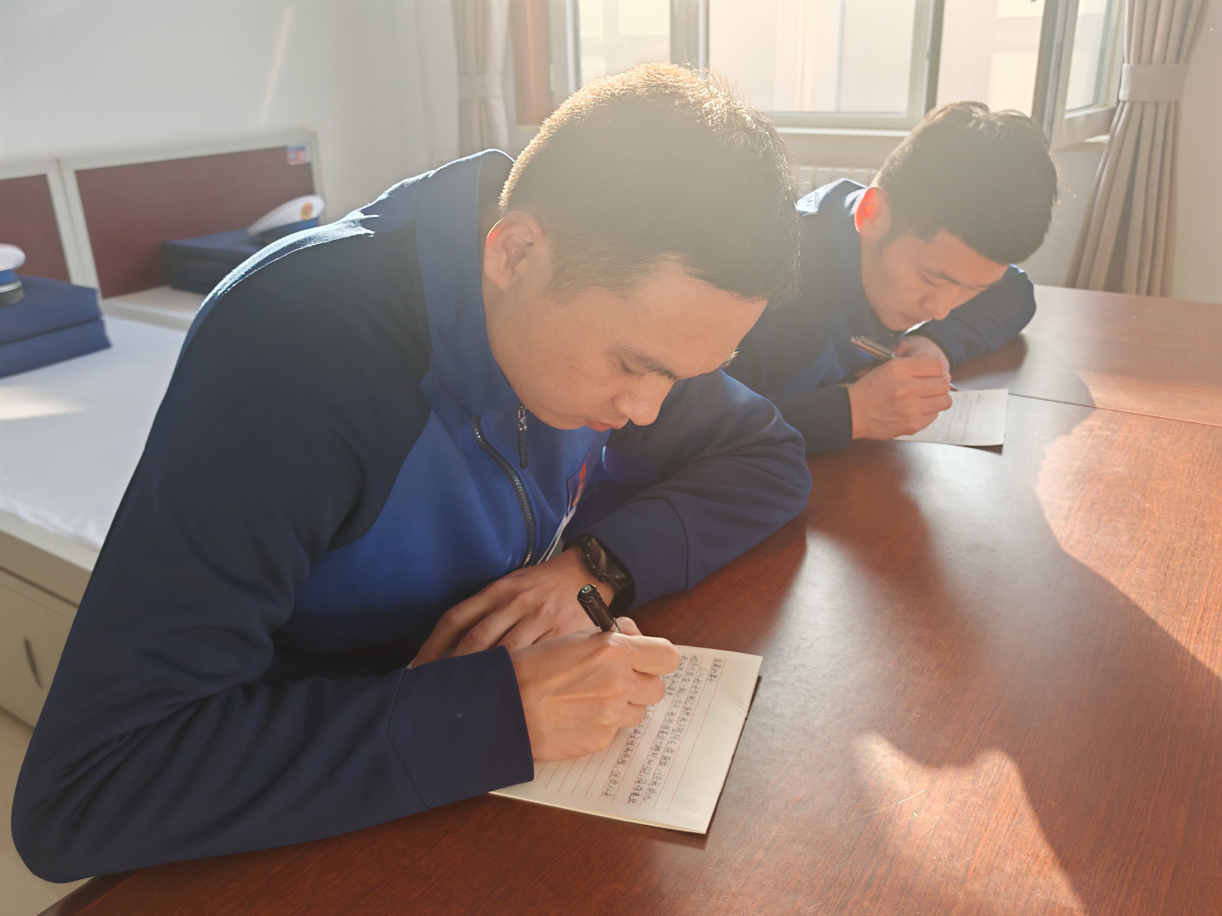 纸短情长 三八节东城消防蓝朋友对“她”的深情告白