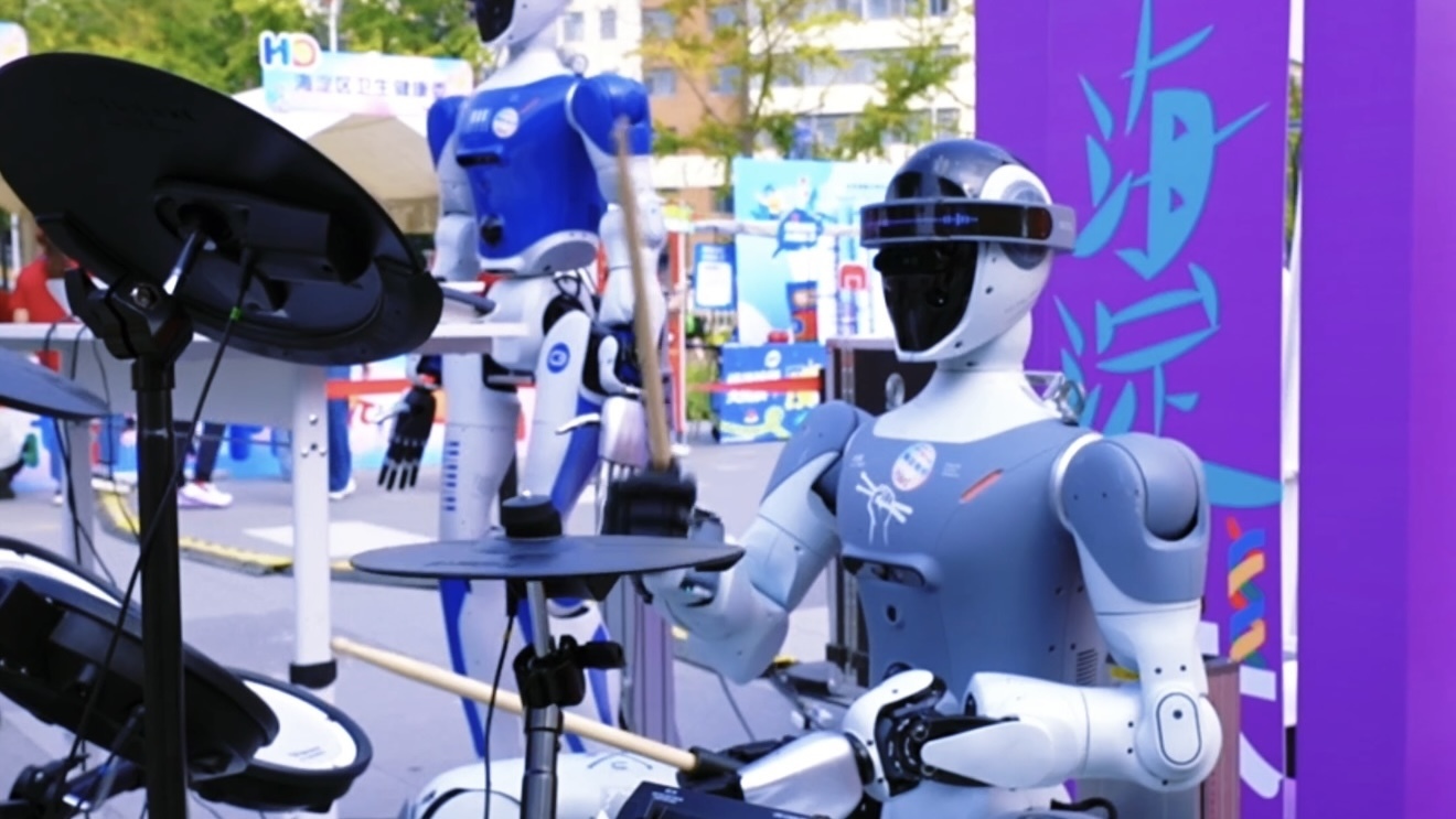 会踢腿的机器人、用AI自创的软件……海淀青年心里的含“科”量超标