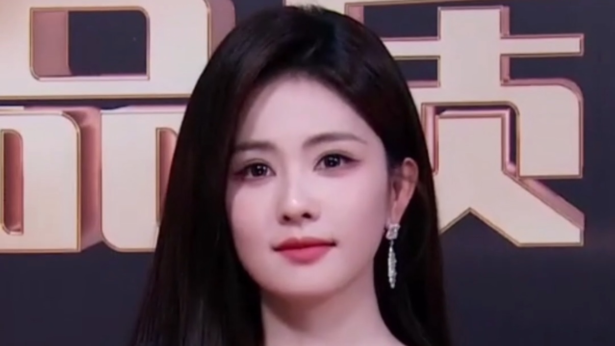 白鹿亮相2026电视剧品质盛典红毯 白鹿亮相2026电视剧品质盛典红毯