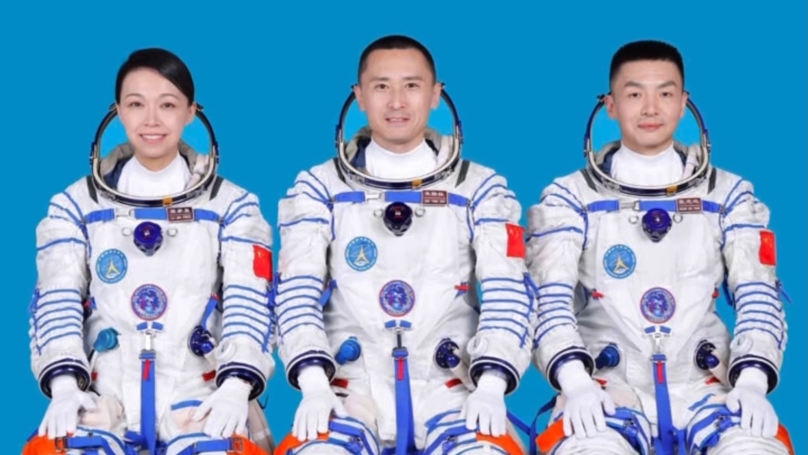 神舟二十三号载人飞行发布会现场热闹非凡 神舟二十三号载人飞行发布会现场热闹非凡