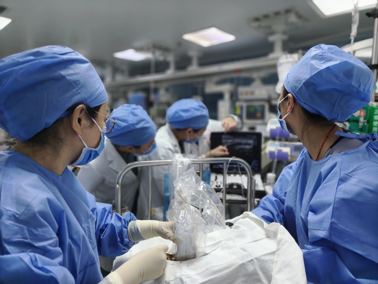 首儿所抢救冬日热射病危重患儿 首儿所抢救冬日热射病危重患儿