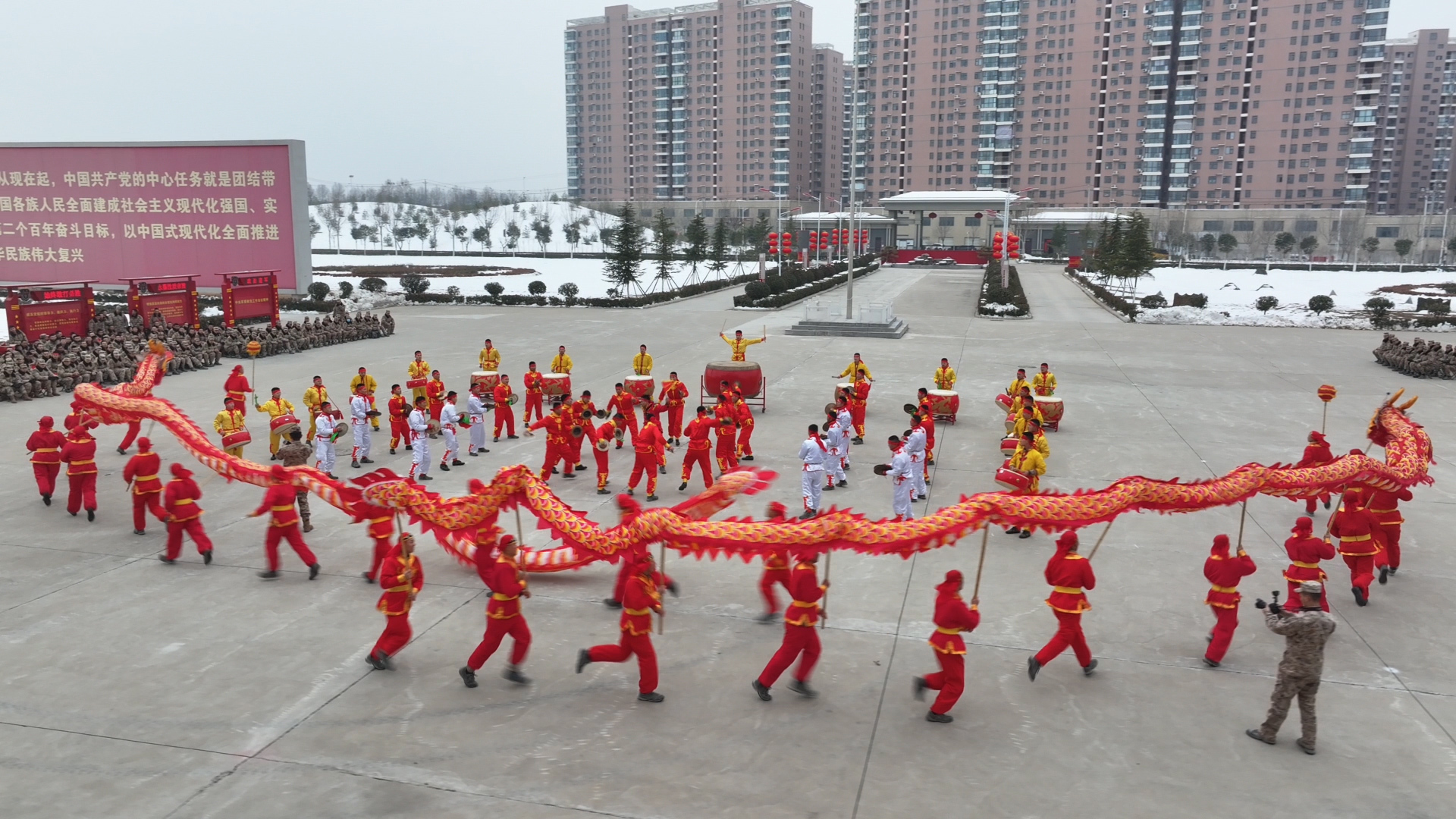传统民俗进军营 欢声笑语过大年 传统民俗进军营 欢声笑语过大年
