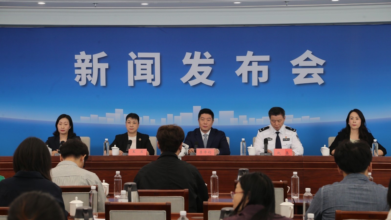 中秋国庆客流或刷新纪录!高峰时段、路段预测→ 中秋国庆客流或刷新纪录!高峰时段、路段预测→