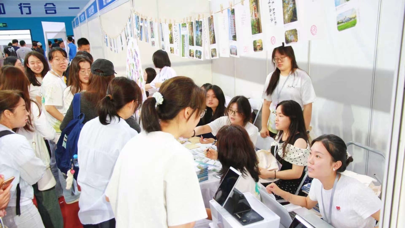 北航迎来4168名本科新生 设置一站式智能迎新平台“AI领航员”