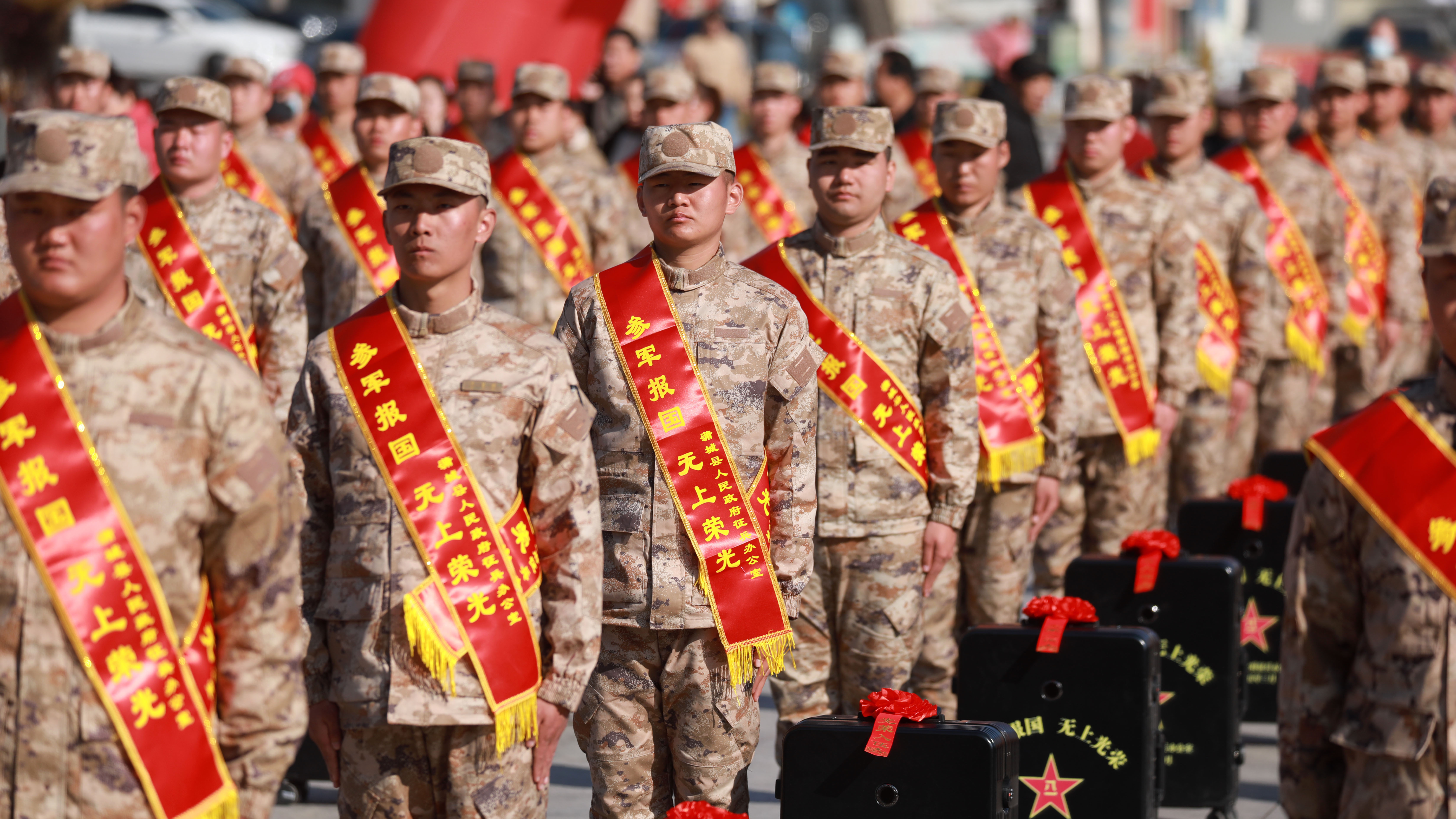 陕西蒲城县举行2025年上半年入伍新兵欢送暨立功军人家庭送喜报仪式 陕西蒲城县举行2025年上半年入伍新兵欢送暨立功军人家庭送喜报仪式