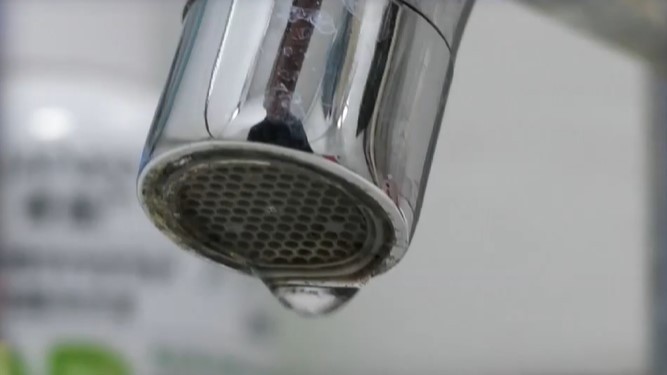 查明原因筹措资金 上水管道更换正在稳步推进