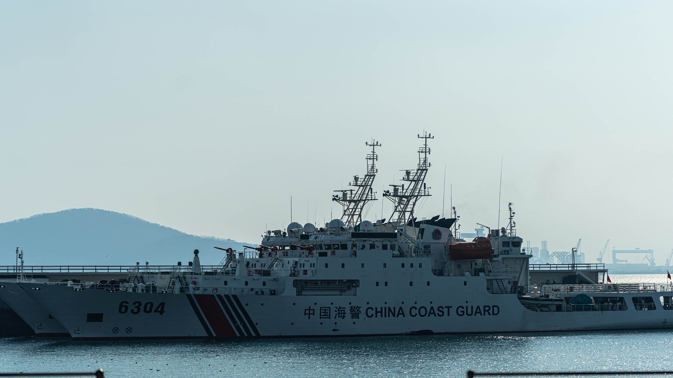 中国海警依法驱离日非法进入我钓鱼岛领海船只 中国海警依法驱离日非法进入我钓鱼岛领海船只