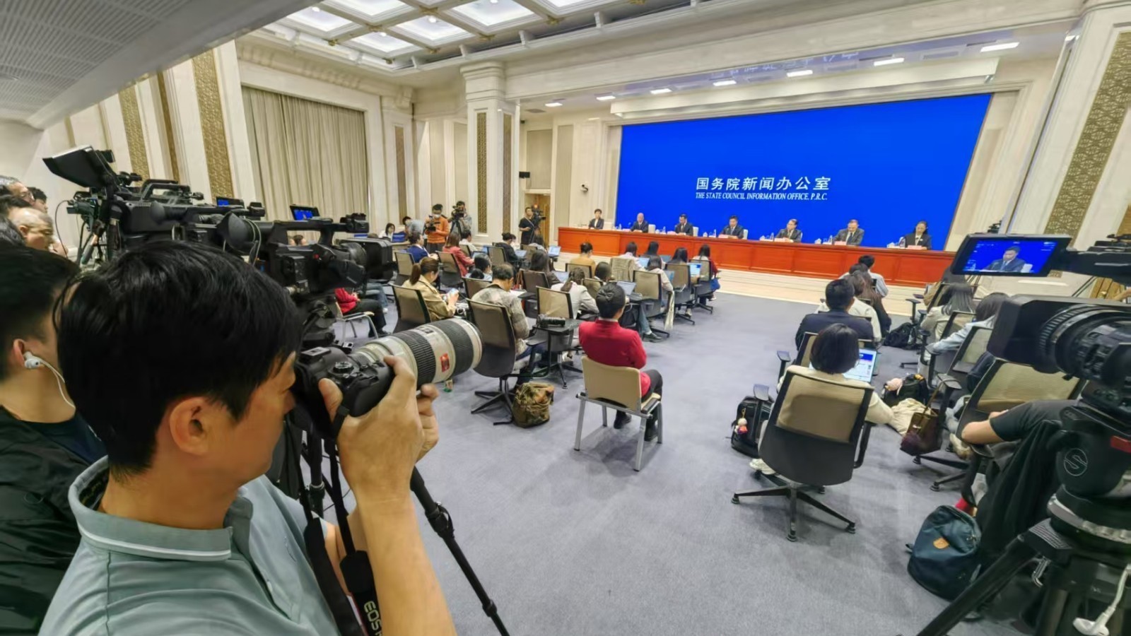 离境退税起退点为何下调至200元?商务部回应 离境退税起退点为何下调至200元?商务部回应