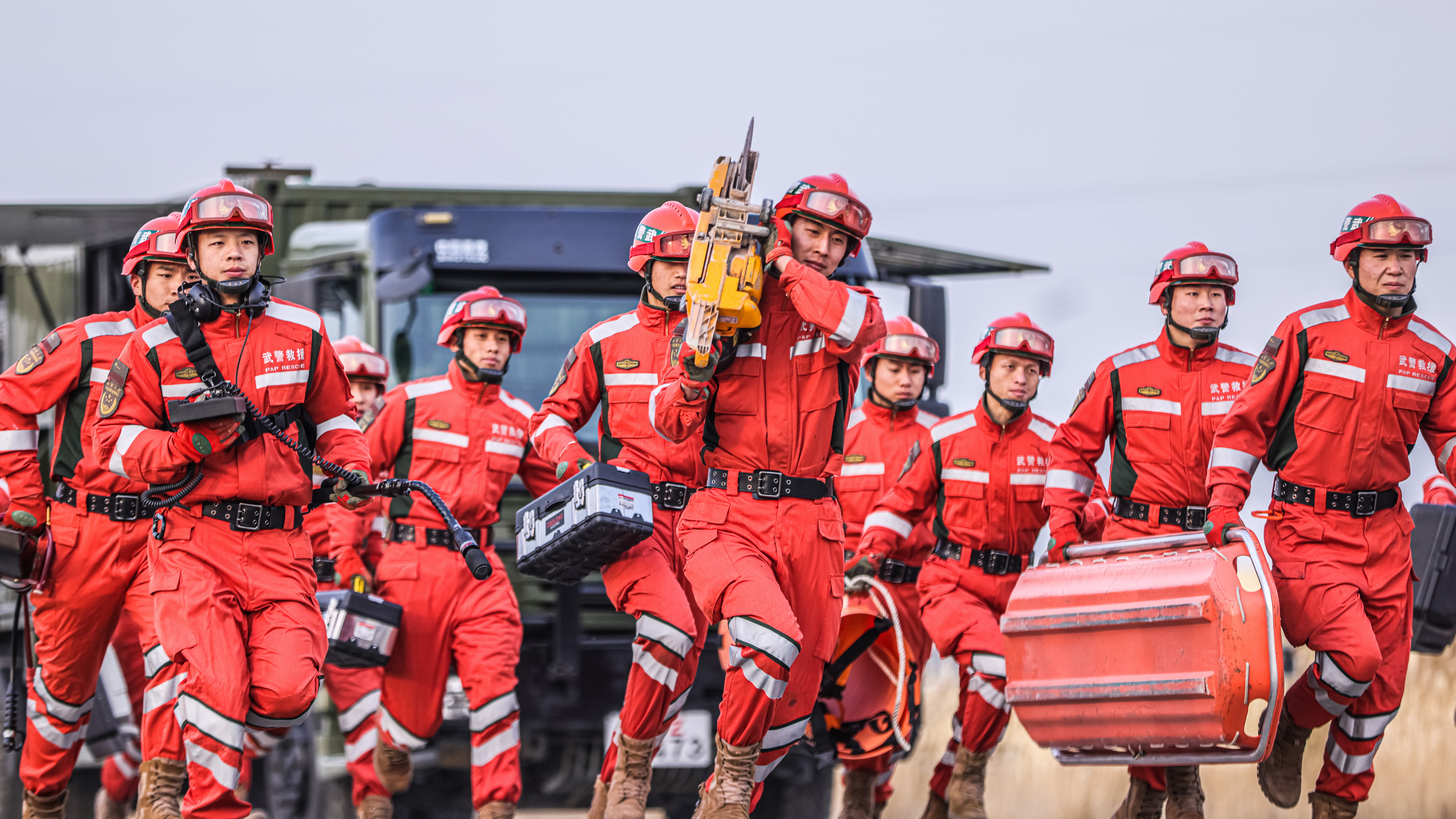 高清大图：武警工兵救援演练震撼来袭