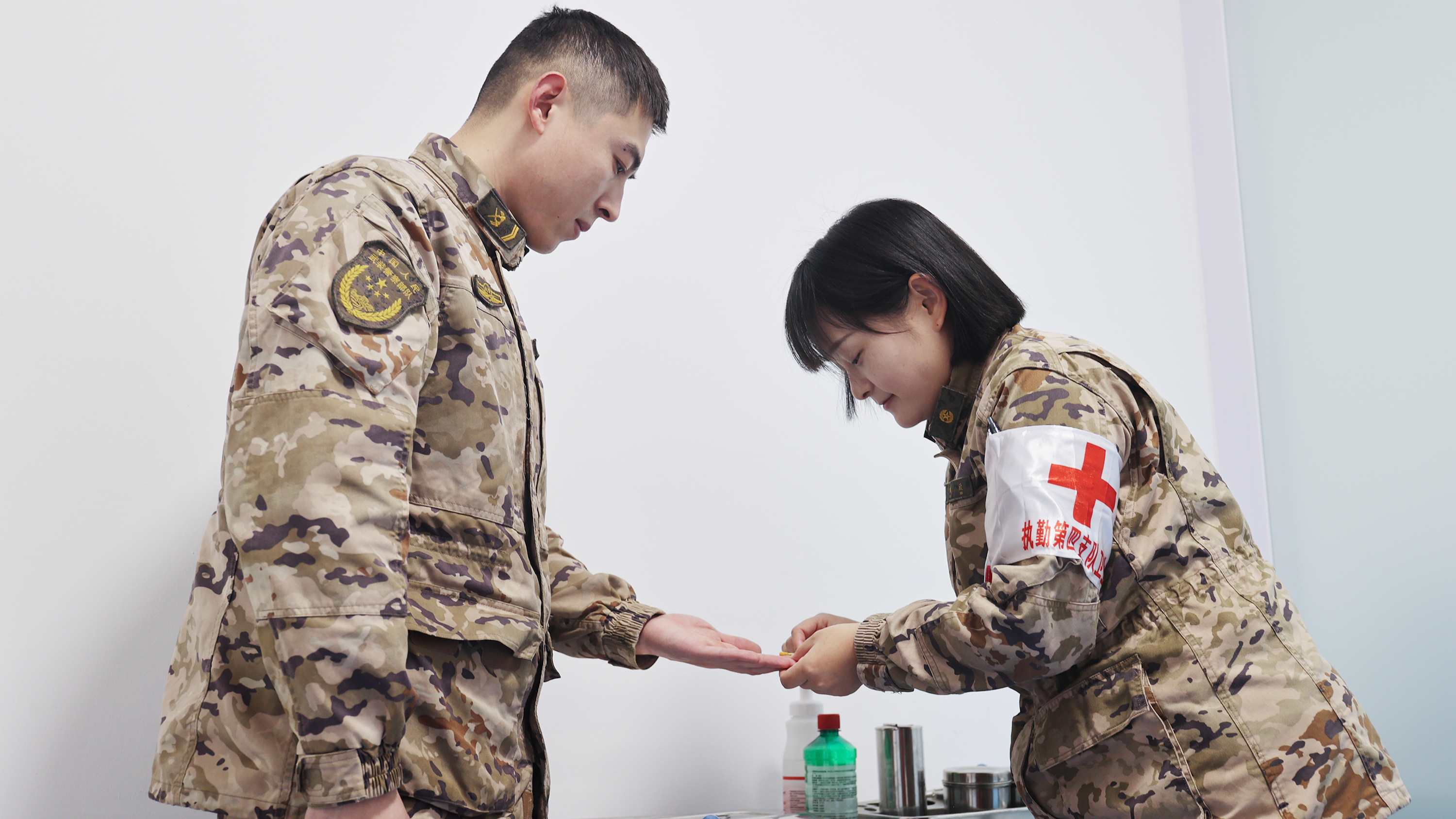 巾帼守岗践初心 致敬军营“她力量”