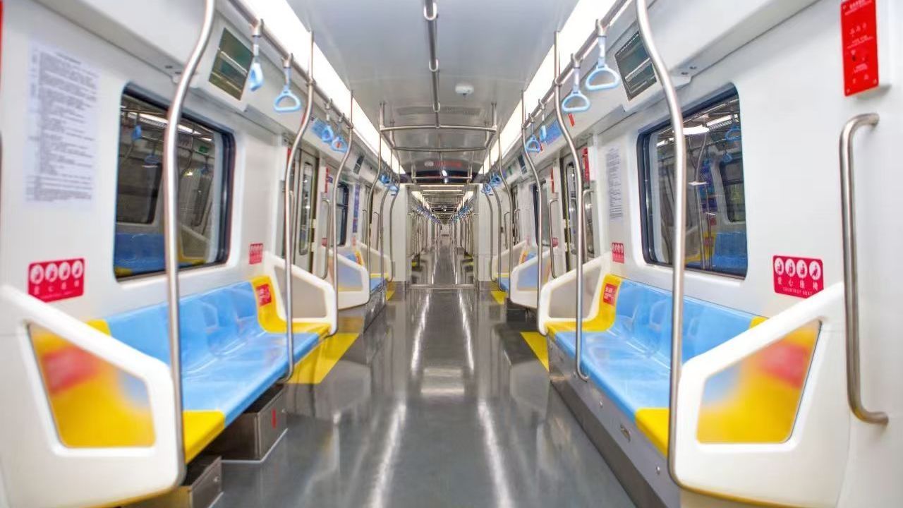 升级了!北京地铁13号线新车上线运营 升级了!北京地铁13号线新车上线运营