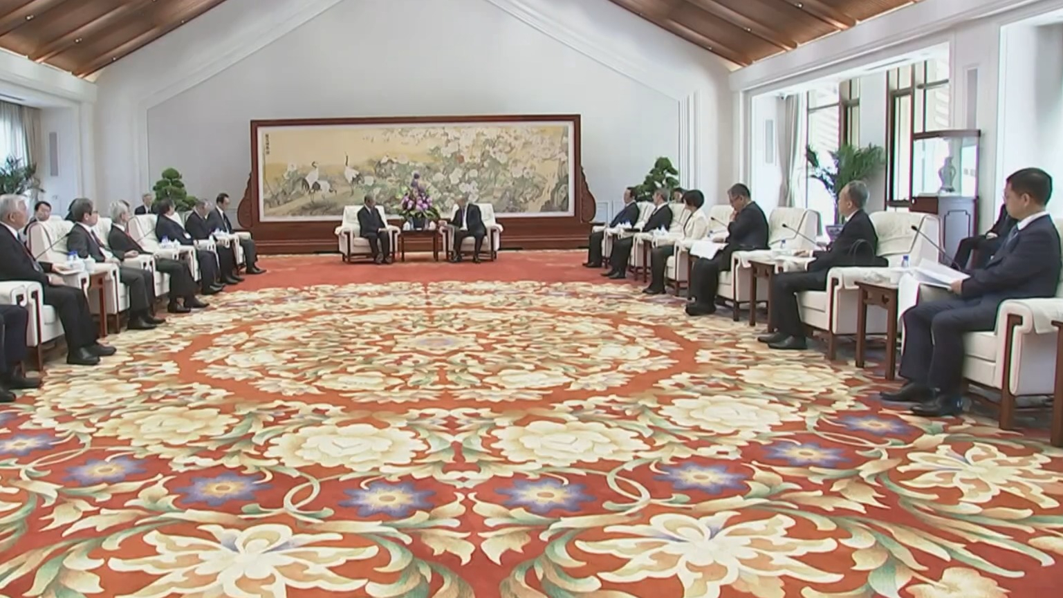 尹力会见日本国际贸易促进协会会长河野洋平