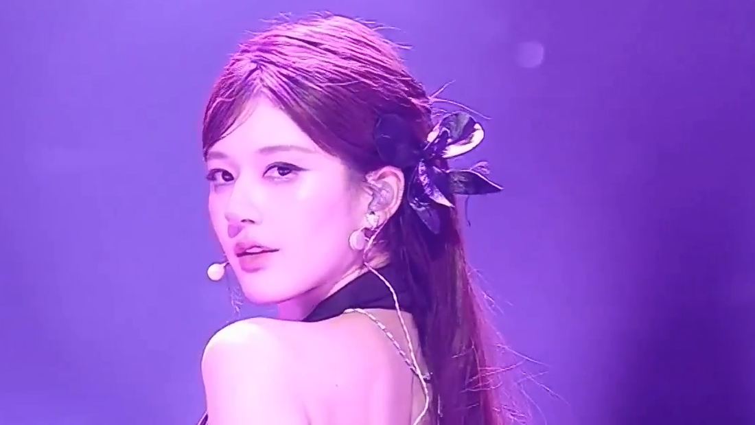 掌控舞台游刃有余！赵露思带来新歌《You R》
