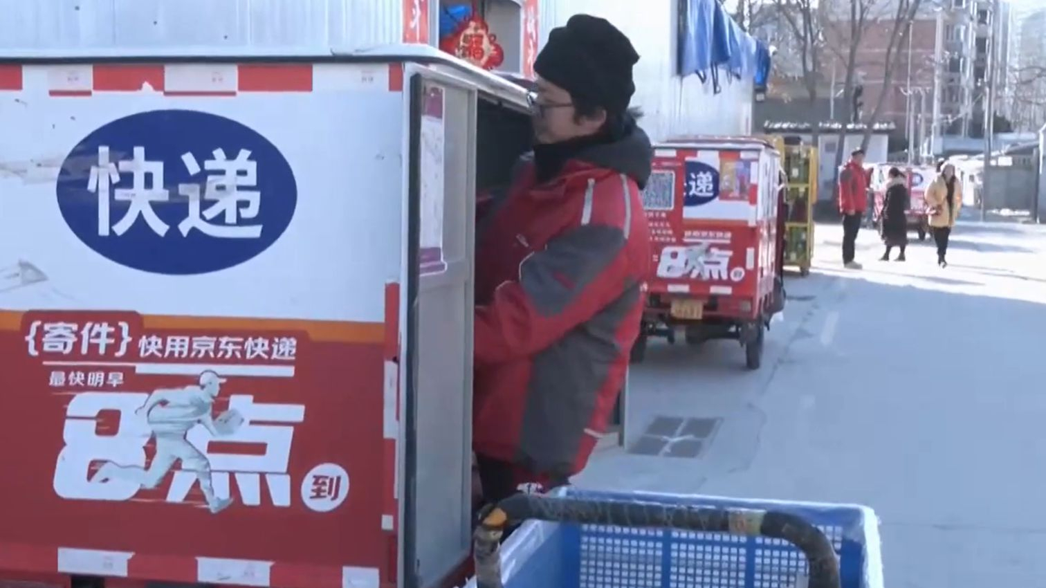 北京开展“春暖农民工”服务行动 小哥家属“反向进京”奔团圆