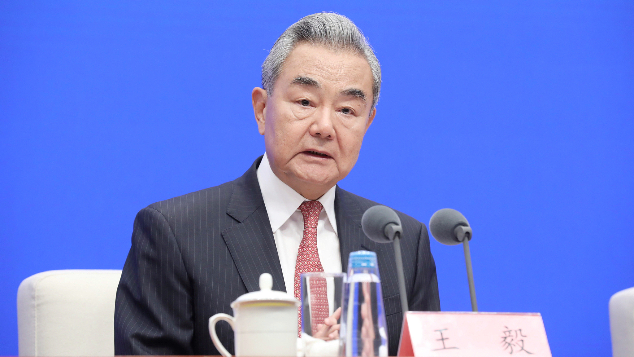 王毅同伊朗外长阿拉格齐通电话