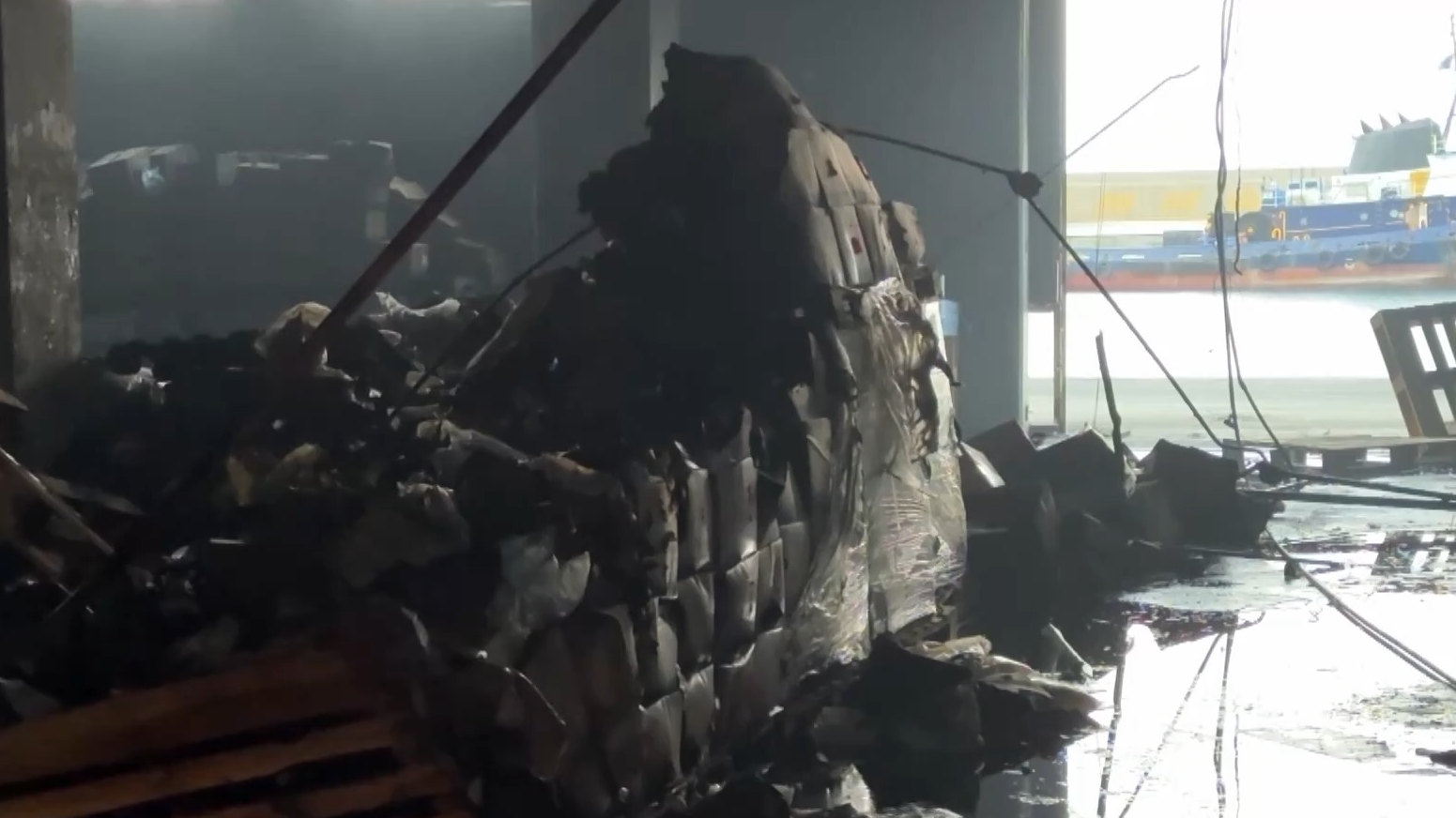 委内瑞拉港口遭袭 港口内大量医疗物资被毁