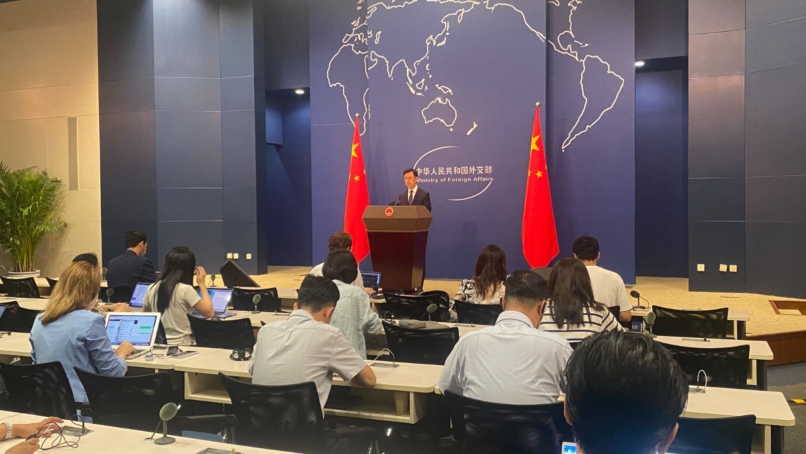 近两千名中国公民安全转移撤离伊朗以色列 近两千名中国公民安全转移撤离伊朗以色列