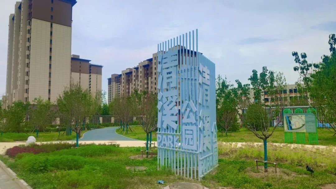 校门之外，一步入园！打通师生出行“舒心路”