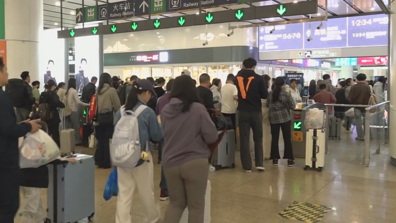 本市“门前三包”管理办法拟再次修订 地铁站口将纳入“门前三包”