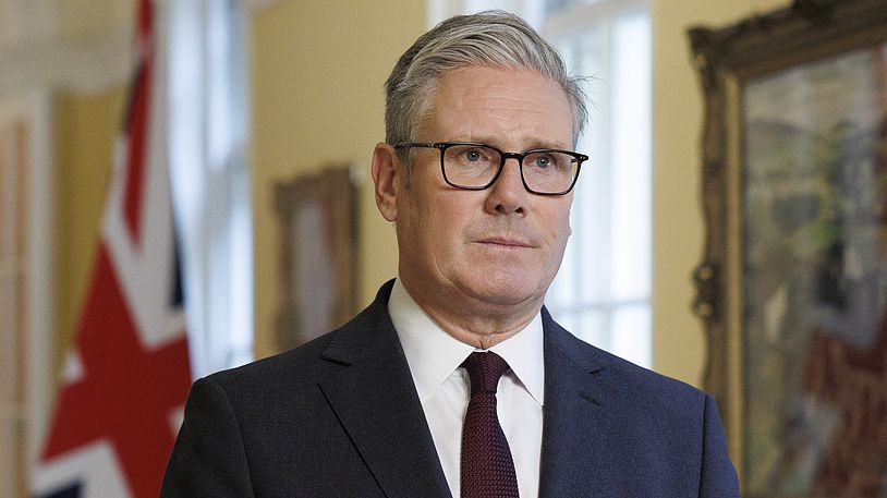 英国首相躲过“下台”危机？