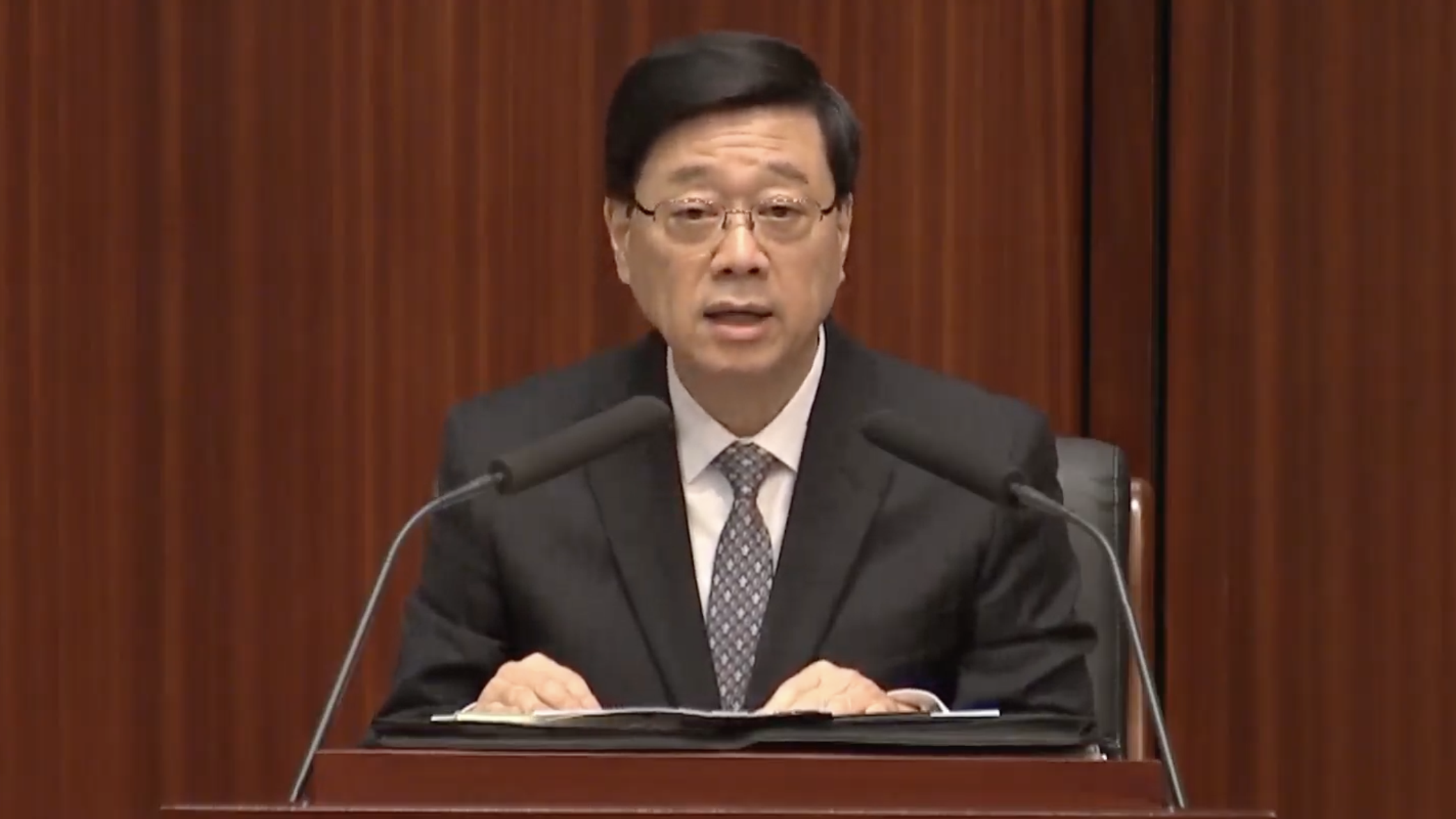李家超：香港面积不大 却有五所百强大学