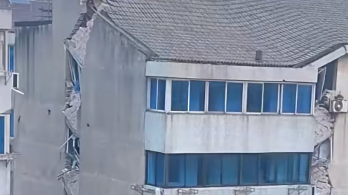 深夜小区楼体部分开裂,当地通报:所有居民安全撤离 深夜小区楼体部分开裂,当地通报:所有居民安全撤离